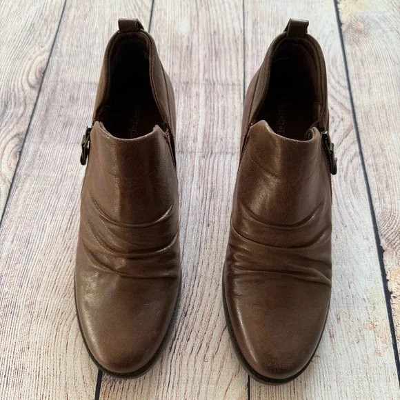 BareTraps Roper Zip Up Round Almond Toe Block Heel Brown Ankle Booties - Picture 2 of 11